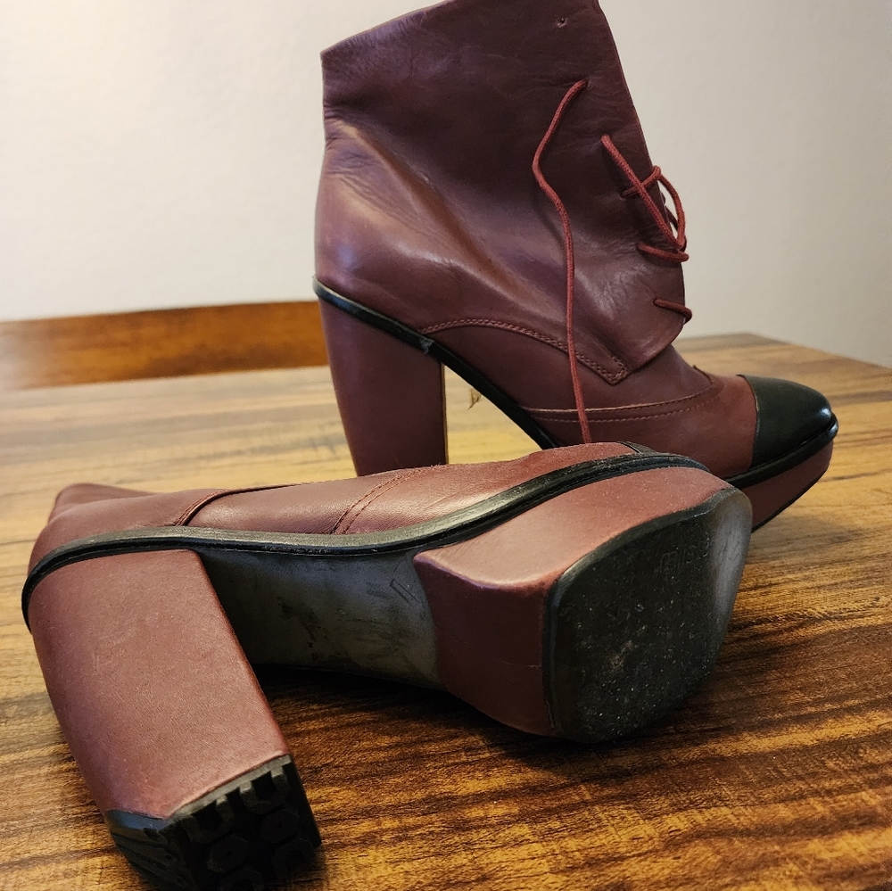 Miista Mia maroon platform chunky heel booties with a black cap toe. 41/10 - Picture 4 of 6